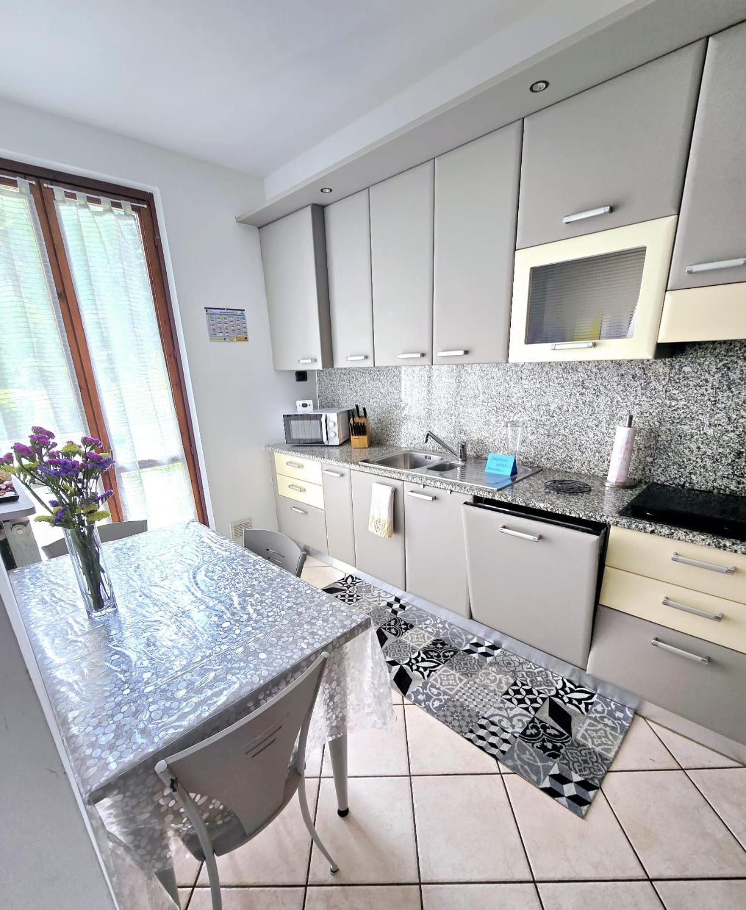 Zara House - Lake And Pet Friendly Brusimpiano Luaran gambar